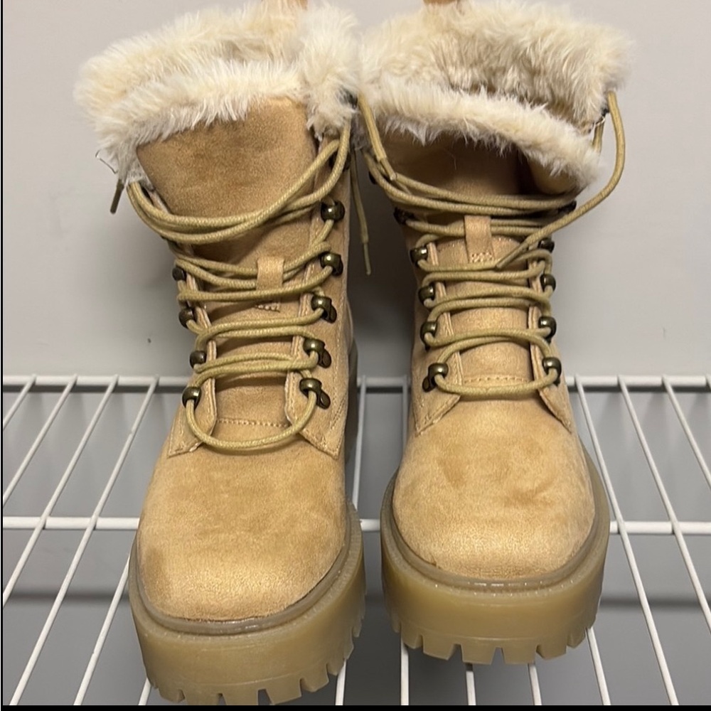 Women's Tan Fur-Lined Lace-Up Boots